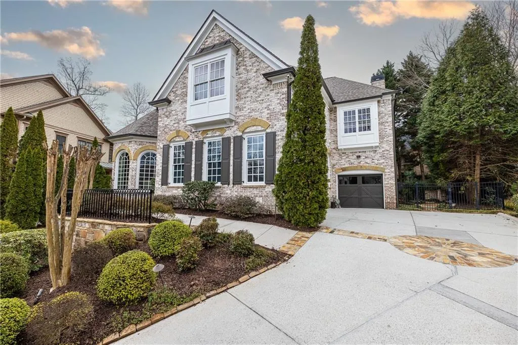 525 Glengate Cove, Atlanta, Georgia 30328, 6 Bedrooms Bedrooms, ,6 BathroomsBathrooms,Residential,For Sale,525 Glengate Cove,7719811