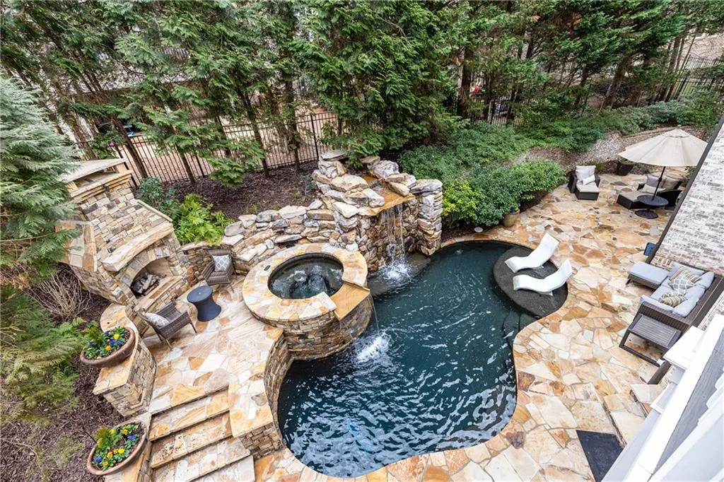 525 Glengate Cove, Atlanta, Georgia 30328, 6 Bedrooms Bedrooms, ,6 BathroomsBathrooms,Residential,For Sale,525 Glengate Cove,7719811
