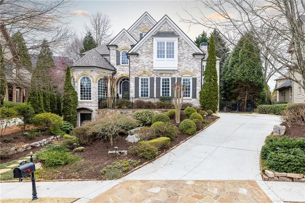 525 Glengate Cove, Atlanta, Georgia 30328, 6 Bedrooms Bedrooms, ,6 BathroomsBathrooms,Residential,For Sale,525 Glengate Cove,7719811