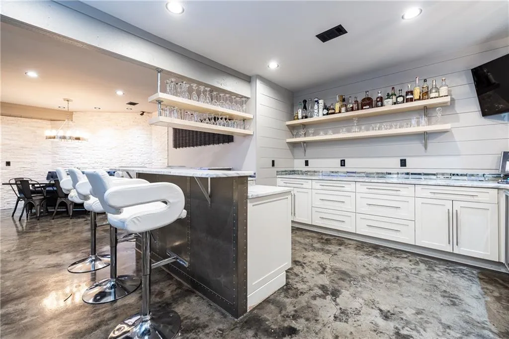 525 Glengate Cove, Atlanta, Georgia 30328, 6 Bedrooms Bedrooms, ,6 BathroomsBathrooms,Residential,For Sale,525 Glengate Cove,7719811