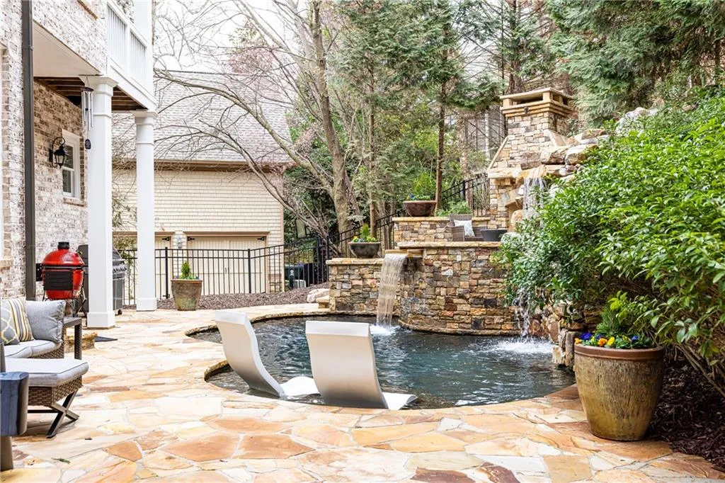 525 Glengate Cove, Atlanta, Georgia 30328, 6 Bedrooms Bedrooms, ,6 BathroomsBathrooms,Residential,For Sale,525 Glengate Cove,7719811
