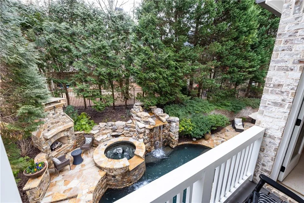 525 Glengate Cove, Atlanta, Georgia 30328, 6 Bedrooms Bedrooms, ,6 BathroomsBathrooms,Residential,For Sale,525 Glengate Cove,7719811