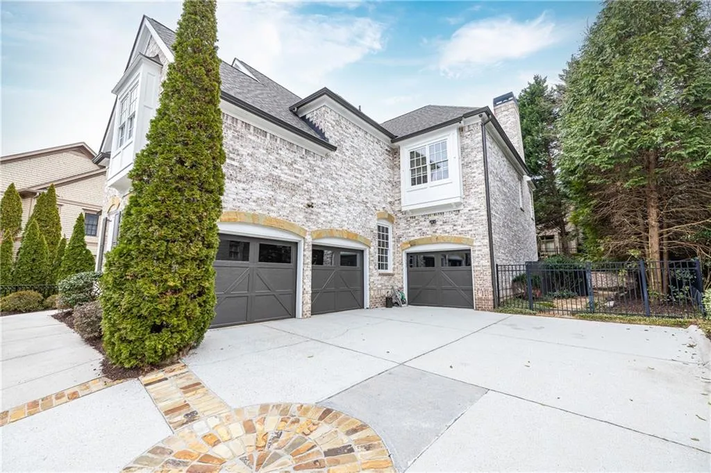 525 Glengate Cove, Atlanta, Georgia 30328, 6 Bedrooms Bedrooms, ,6 BathroomsBathrooms,Residential,For Sale,525 Glengate Cove,7719811