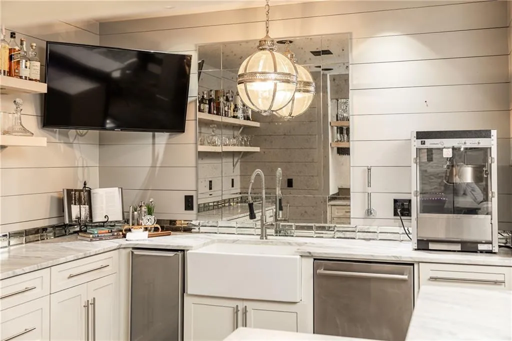 525 Glengate Cove, Atlanta, Georgia 30328, 6 Bedrooms Bedrooms, ,6 BathroomsBathrooms,Residential,For Sale,525 Glengate Cove,7719811