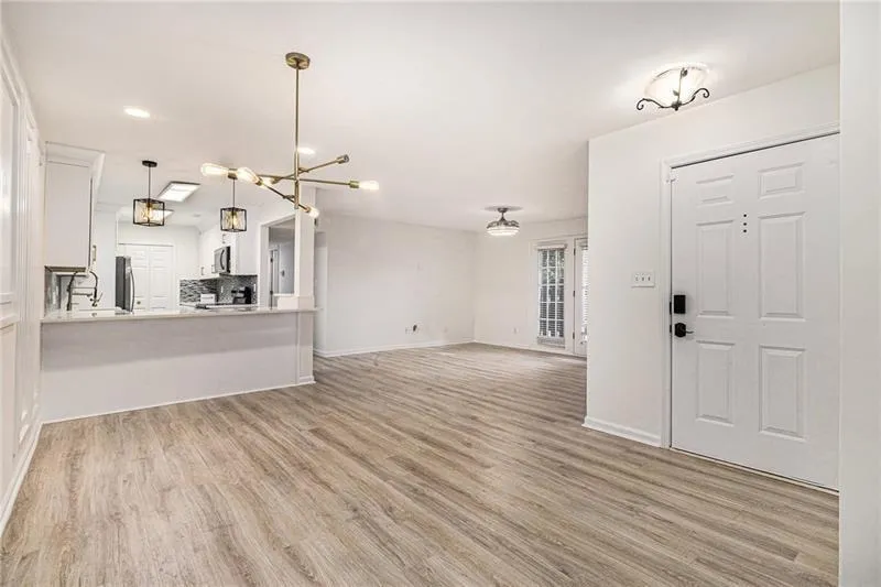 502 Brighton Point, Atlanta, Georgia 30328, 3 Bedrooms Bedrooms, ,2 BathroomsBathrooms,Residential,For Sale,502 Brighton Point,7648644