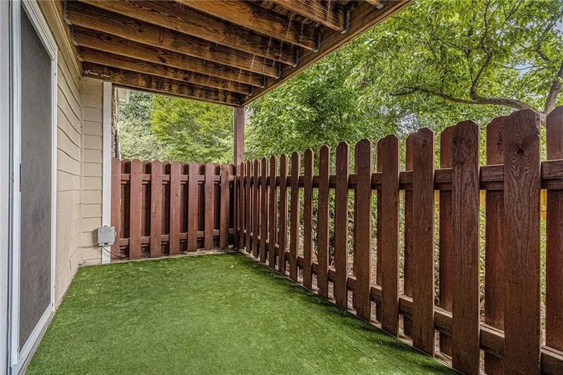 502 Brighton Point, Atlanta, Georgia 30328, 3 Bedrooms Bedrooms, ,2 BathroomsBathrooms,Residential,For Sale,502 Brighton Point,7648644