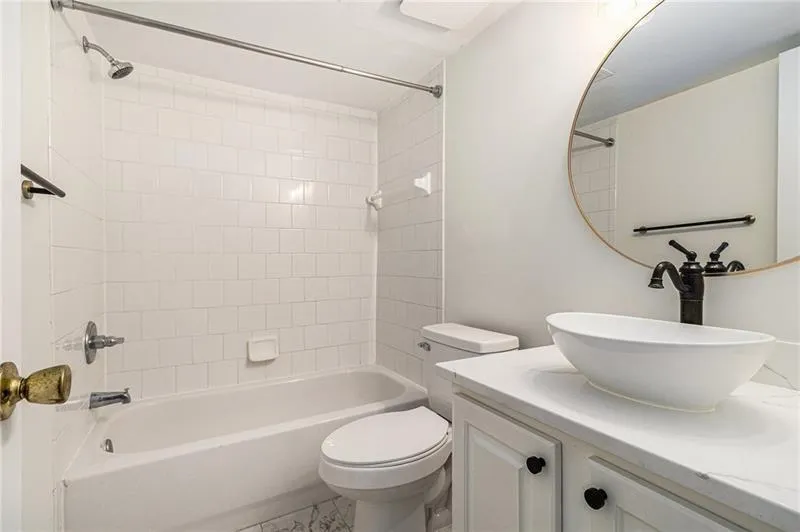 502 Brighton Point, Atlanta, Georgia 30328, 3 Bedrooms Bedrooms, ,2 BathroomsBathrooms,Residential,For Sale,502 Brighton Point,7648644