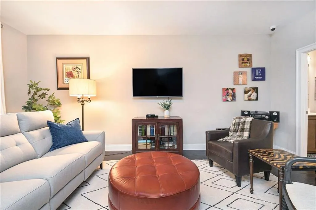 92 Allen Road, Sandy Springs, Georgia 30328, 3 Bedrooms Bedrooms, ,4 BathroomsBathrooms,Residential,Sold,92 Allen Road,7449955