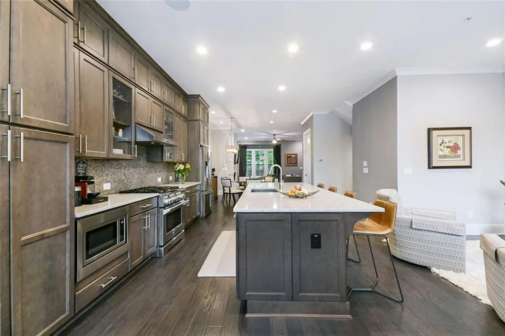 92 Allen Road, Sandy Springs, Georgia 30328, 3 Bedrooms Bedrooms, ,4 BathroomsBathrooms,Residential,Sold,92 Allen Road,7449955