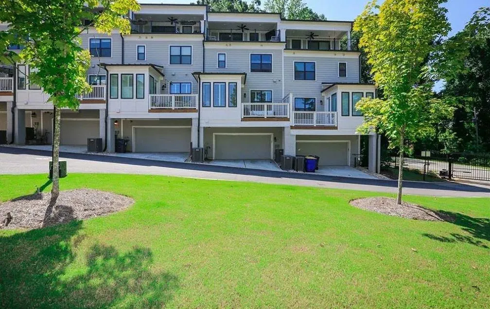 92 Allen Road, Sandy Springs, Georgia 30328, 3 Bedrooms Bedrooms, ,4 BathroomsBathrooms,Residential,Sold,92 Allen Road,7449955