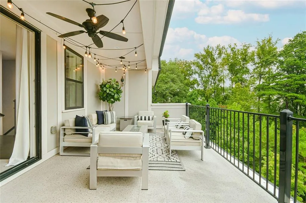 92 Allen Road, Sandy Springs, Georgia 30328, 3 Bedrooms Bedrooms, ,4 BathroomsBathrooms,Residential,Sold,92 Allen Road,7449955