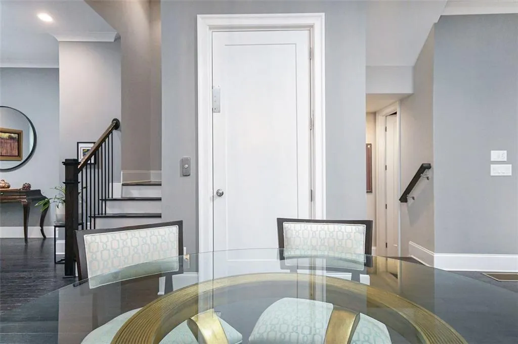 92 Allen Road, Sandy Springs, Georgia 30328, 3 Bedrooms Bedrooms, ,4 BathroomsBathrooms,Residential,Sold,92 Allen Road,7449955