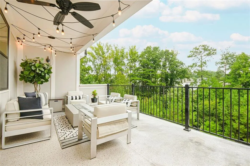 92 Allen Road, Sandy Springs, Georgia 30328, 3 Bedrooms Bedrooms, ,4 BathroomsBathrooms,Residential,Sold,92 Allen Road,7449955