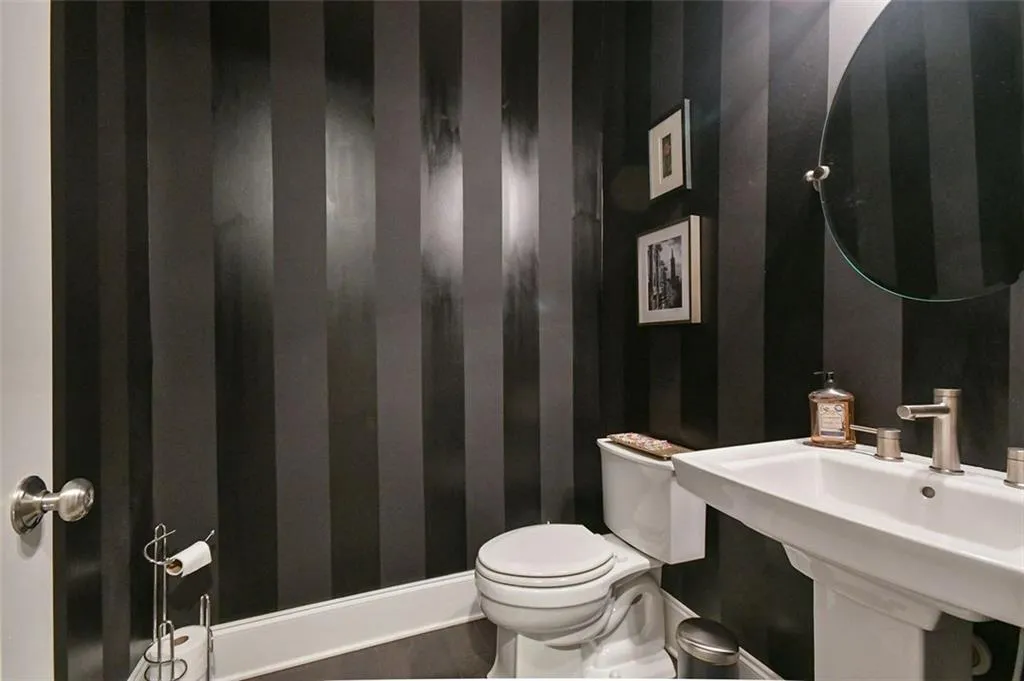 92 Allen Road, Sandy Springs, Georgia 30328, 3 Bedrooms Bedrooms, ,4 BathroomsBathrooms,Residential,Sold,92 Allen Road,7449955