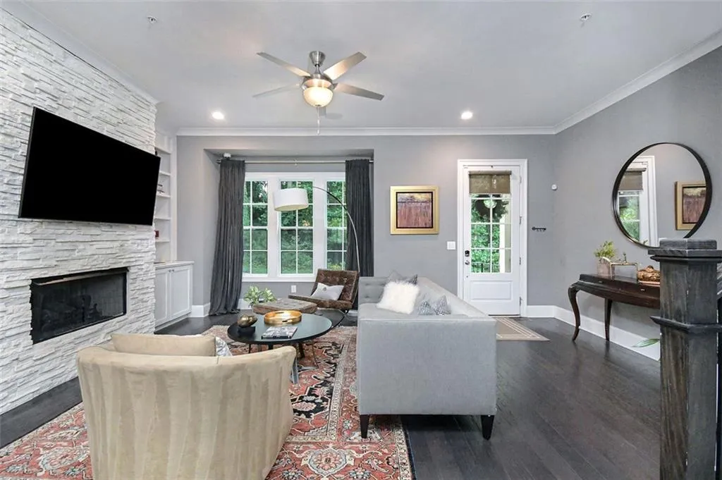 92 Allen Road, Sandy Springs, Georgia 30328, 3 Bedrooms Bedrooms, ,4 BathroomsBathrooms,Residential,Sold,92 Allen Road,7449955