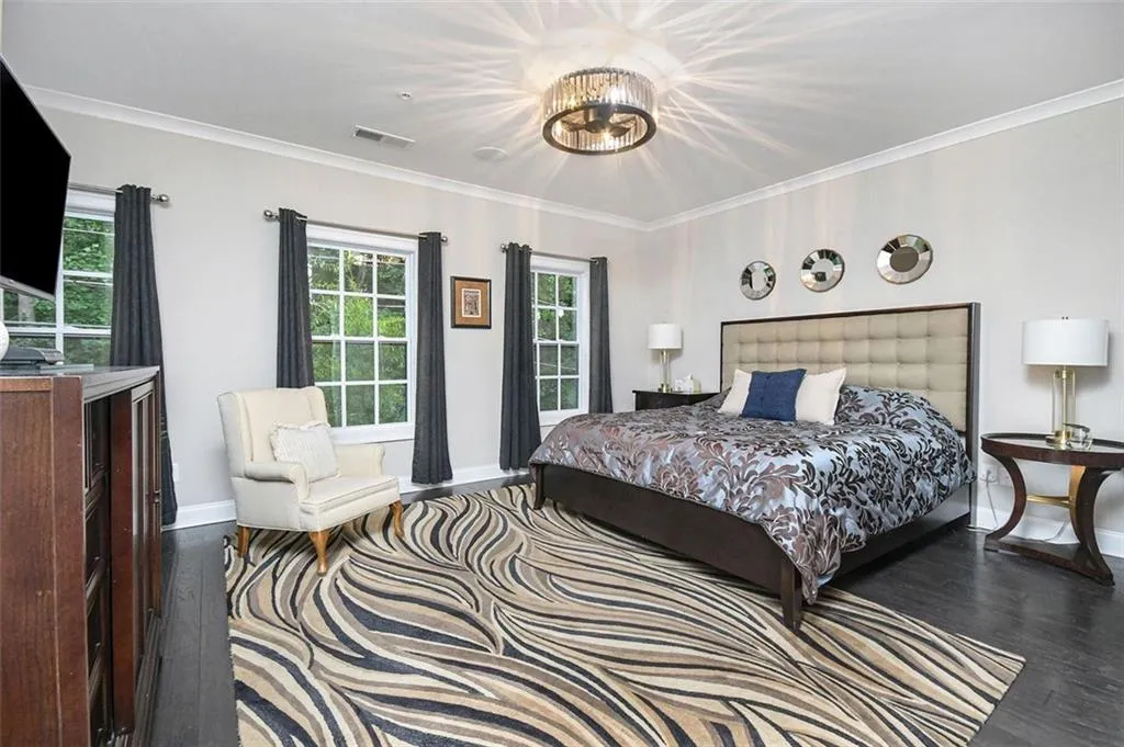 92 Allen Road, Sandy Springs, Georgia 30328, 3 Bedrooms Bedrooms, ,4 BathroomsBathrooms,Residential,Sold,92 Allen Road,7449955