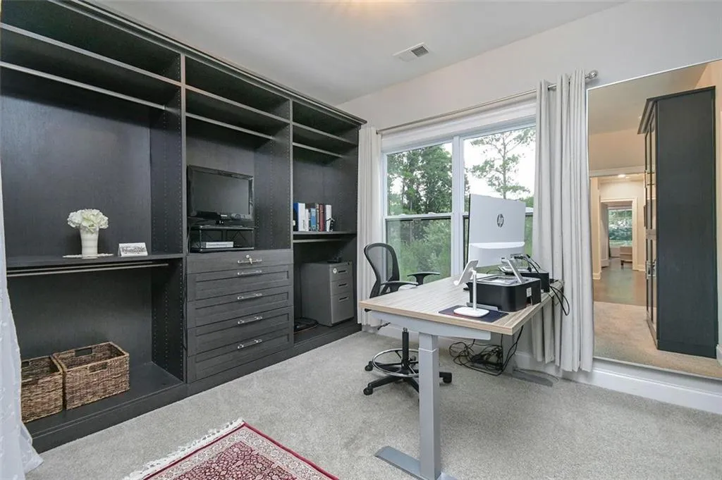 92 Allen Road, Sandy Springs, Georgia 30328, 3 Bedrooms Bedrooms, ,4 BathroomsBathrooms,Residential,Sold,92 Allen Road,7449955