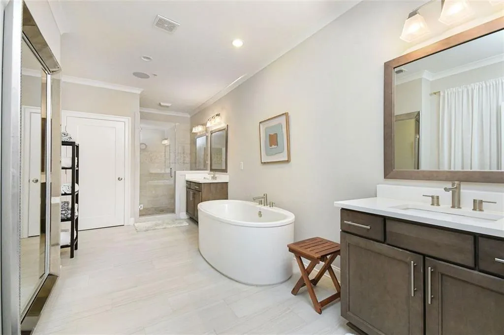 92 Allen Road, Sandy Springs, Georgia 30328, 3 Bedrooms Bedrooms, ,4 BathroomsBathrooms,Residential,Sold,92 Allen Road,7449955