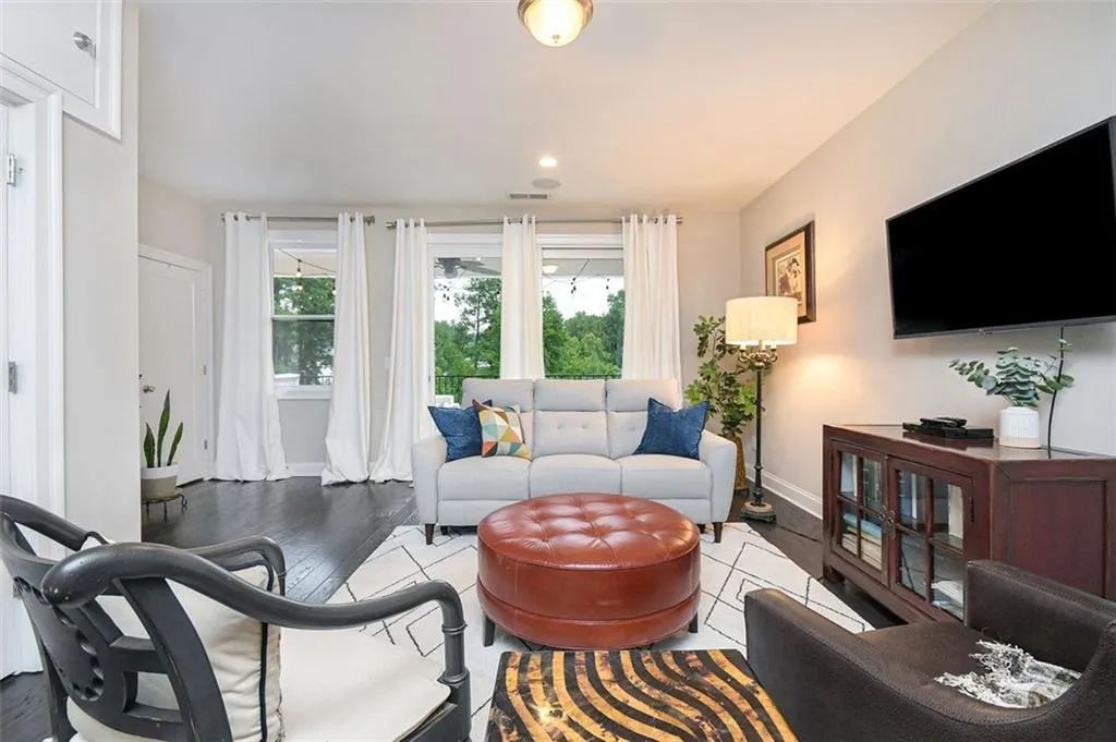 92 Allen Road, Sandy Springs, Georgia 30328, 3 Bedrooms Bedrooms, ,4 BathroomsBathrooms,Residential,Sold,92 Allen Road,7449955