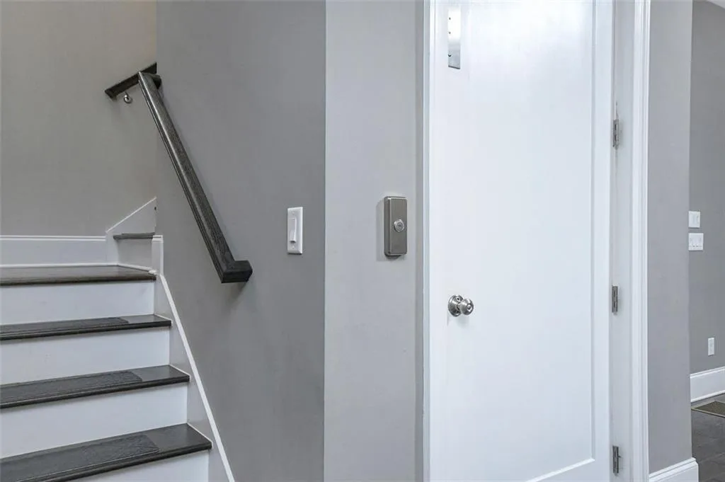 92 Allen Road, Sandy Springs, Georgia 30328, 3 Bedrooms Bedrooms, ,4 BathroomsBathrooms,Residential,Sold,92 Allen Road,7449955