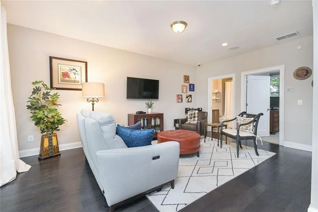 92 Allen Road, Sandy Springs, Georgia 30328, 3 Bedrooms Bedrooms, ,4 BathroomsBathrooms,Residential,Sold,92 Allen Road,7449955