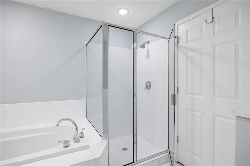 50 Biscayne Drive Nw Unit 2111, Atlanta, Georgia 30309, 2 Bedrooms Bedrooms, ,2 BathroomsBathrooms,Residential,For Sale,50 Biscayne Drive Nw Unit 2111,7689548