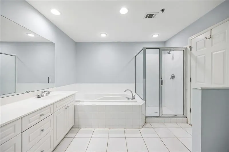 50 Biscayne Drive Nw Unit 2111, Atlanta, Georgia 30309, 2 Bedrooms Bedrooms, ,2 BathroomsBathrooms,Residential,For Sale,50 Biscayne Drive Nw Unit 2111,7689548
