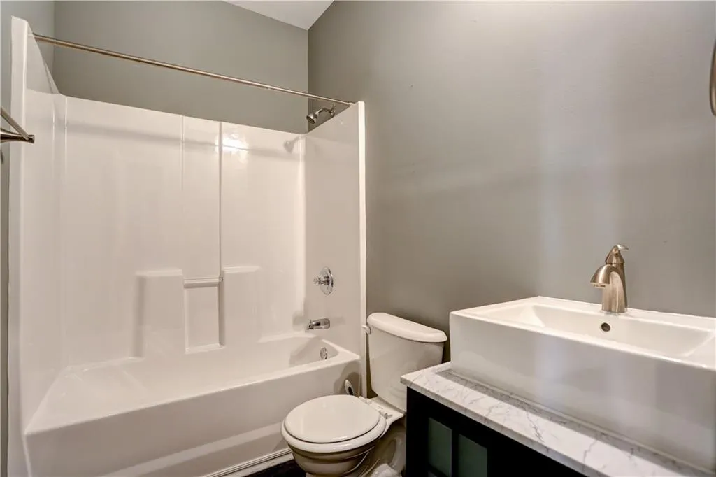 7605 Glisten Avenue, Atlanta, Georgia 30328, 4 Bedrooms Bedrooms, ,3 BathroomsBathrooms,Residential,Sold,7605 Glisten Avenue,6569714