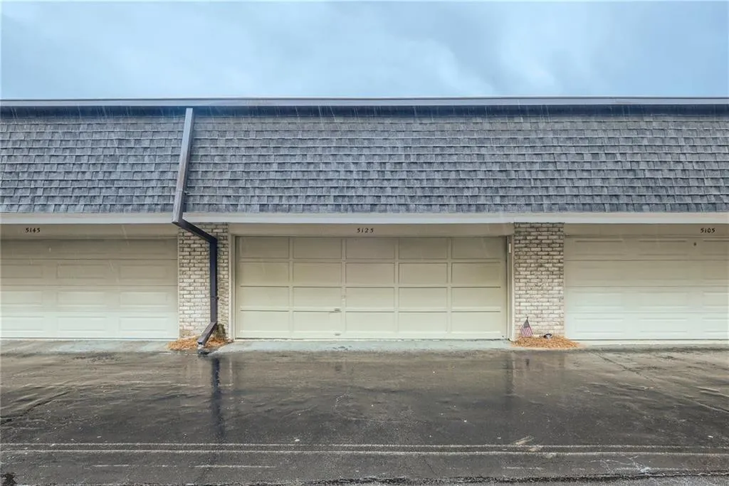 5125 Chemin De Vie, Atlanta, Georgia 30342, 2 Bedrooms Bedrooms, ,2 BathroomsBathrooms,Residential,Sold,5125 Chemin De Vie,7185340