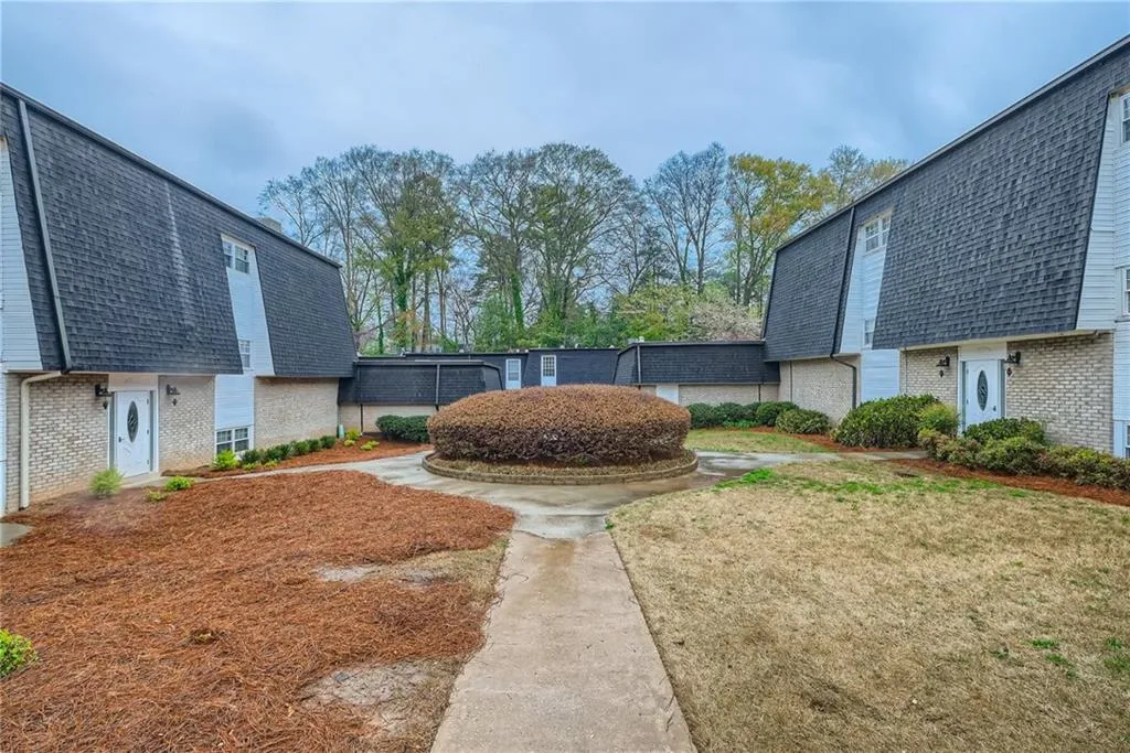 5125 Chemin De Vie, Atlanta, Georgia 30342, 2 Bedrooms Bedrooms, ,2 BathroomsBathrooms,Residential,Sold,5125 Chemin De Vie,7185340