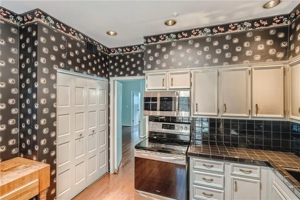 5125 Chemin De Vie, Atlanta, Georgia 30342, 2 Bedrooms Bedrooms, ,2 BathroomsBathrooms,Residential,Sold,5125 Chemin De Vie,7185340