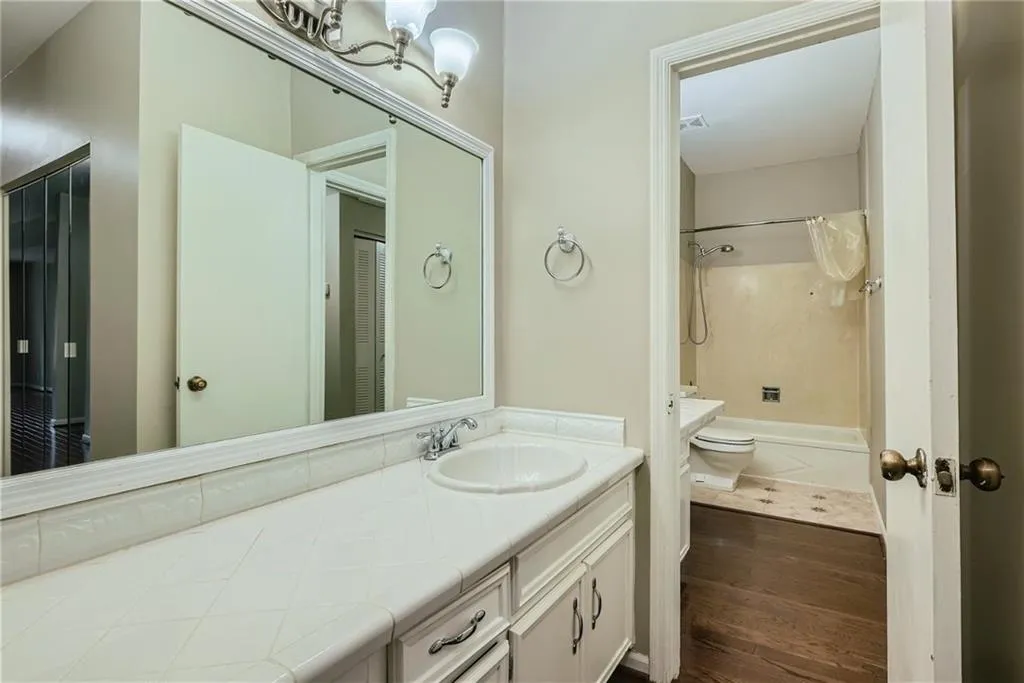 5125 Chemin De Vie, Atlanta, Georgia 30342, 2 Bedrooms Bedrooms, ,2 BathroomsBathrooms,Residential,Sold,5125 Chemin De Vie,7185340