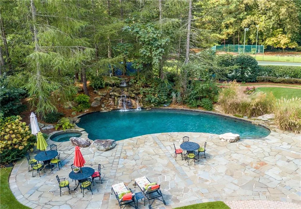 4556 Northside Drive, Sandy Springs, Georgia 30327, 8 Bedrooms Bedrooms, ,10 BathroomsBathrooms,Residential,Sold,4556 Northside Drive,6129177
