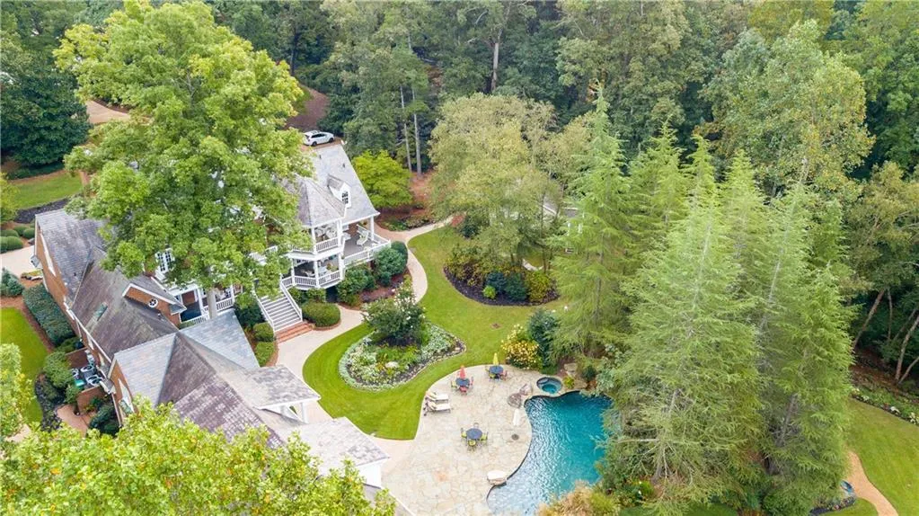 4556 Northside Drive, Sandy Springs, Georgia 30327, 8 Bedrooms Bedrooms, ,10 BathroomsBathrooms,Residential,Sold,4556 Northside Drive,6129177