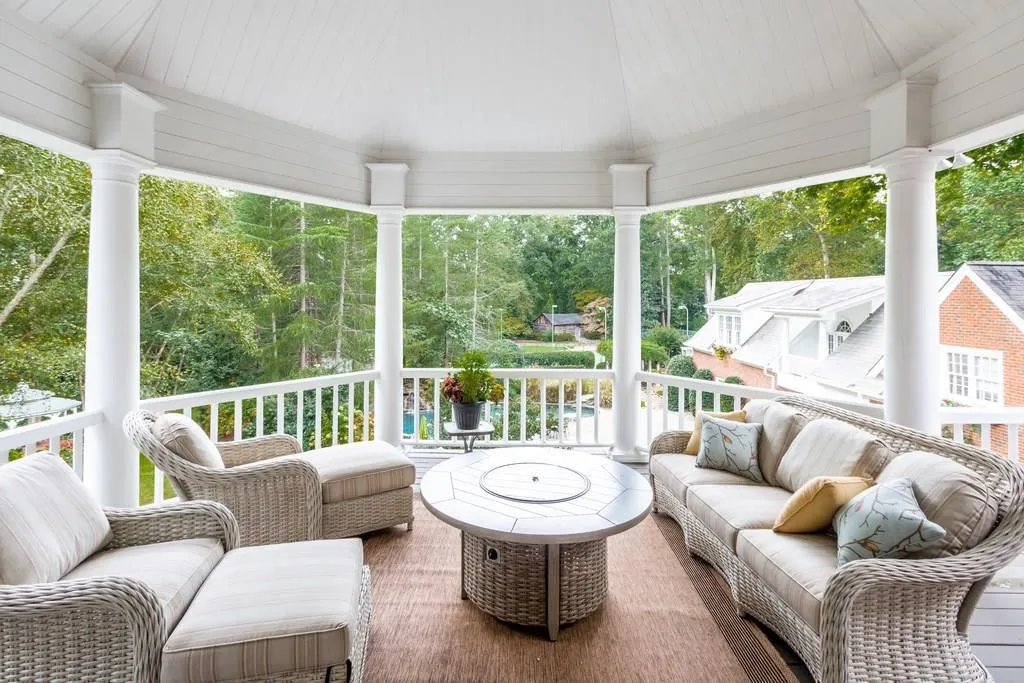 4556 Northside Drive, Sandy Springs, Georgia 30327, 8 Bedrooms Bedrooms, ,10 BathroomsBathrooms,Residential,Sold,4556 Northside Drive,6129177
