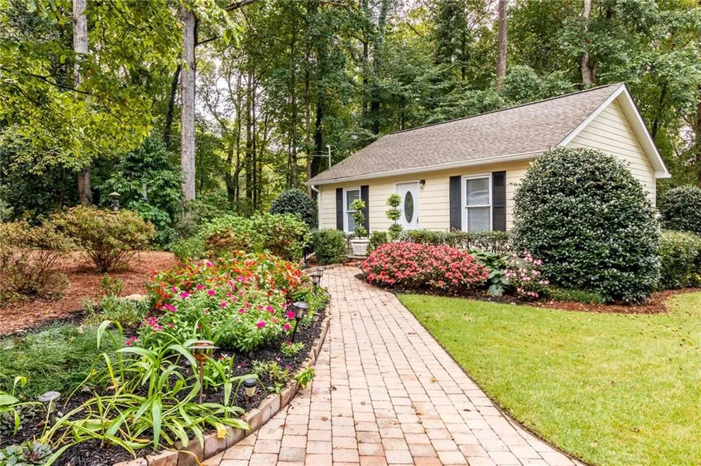 4556 Northside Drive, Sandy Springs, Georgia 30327, 8 Bedrooms Bedrooms, ,10 BathroomsBathrooms,Residential,Sold,4556 Northside Drive,6129177