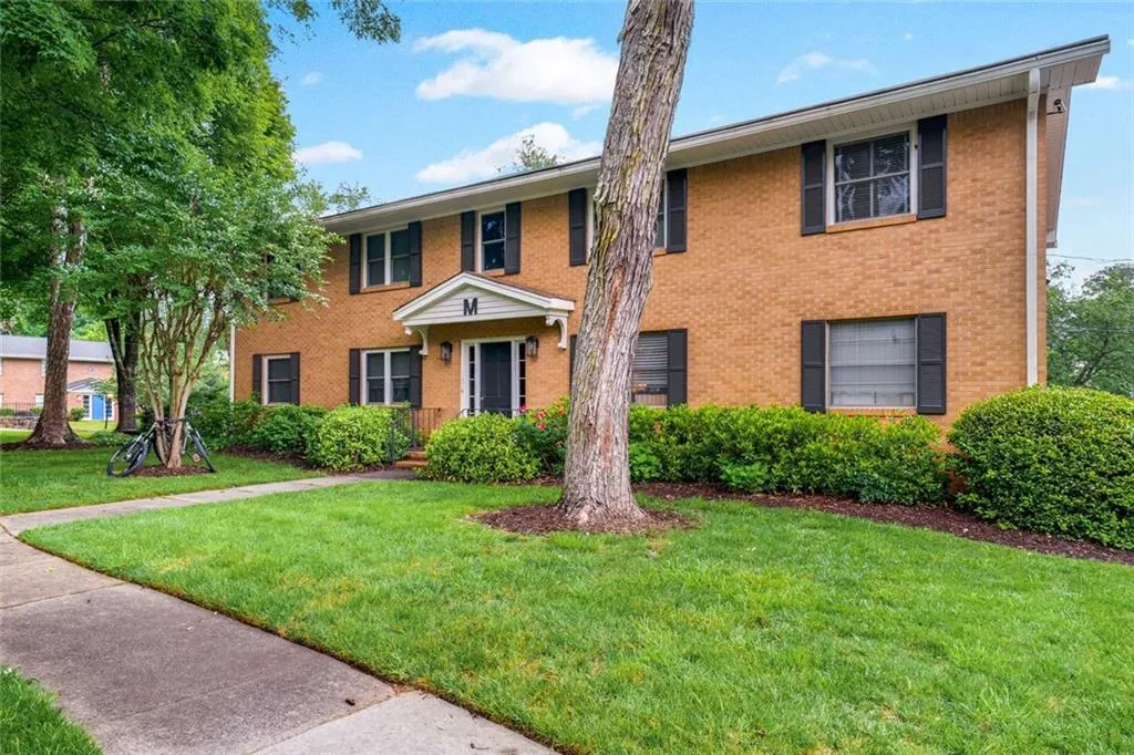 3510 Roswell Road Nw Unit M4, Atlanta, Georgia 30305, 2 Bedrooms Bedrooms, 0 ,2 BathroomsBathrooms,Residential,For Sale,3510 Roswell Road Nw Unit M4,7699897