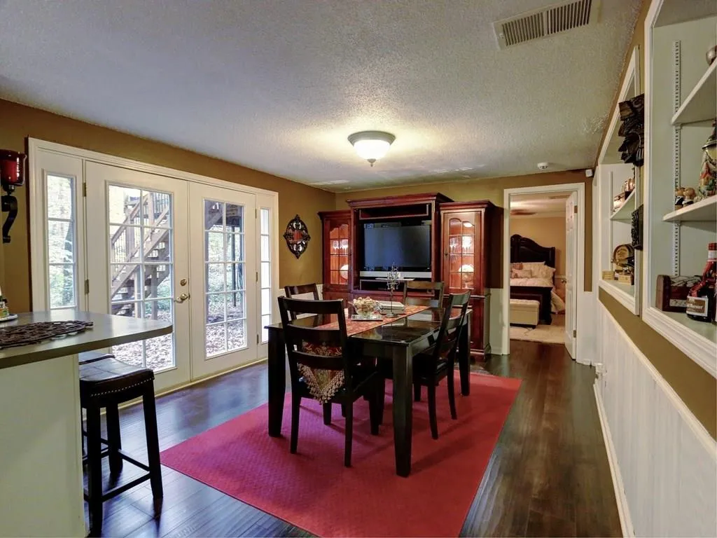 955 Buckhorn E, Sandy Springs, Georgia 30350, 6 Bedrooms Bedrooms, ,3 BathroomsBathrooms,Residential,Sold,955 Buckhorn E,5962412