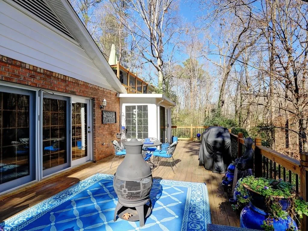 955 Buckhorn E, Sandy Springs, Georgia 30350, 6 Bedrooms Bedrooms, ,3 BathroomsBathrooms,Residential,Sold,955 Buckhorn E,5962412