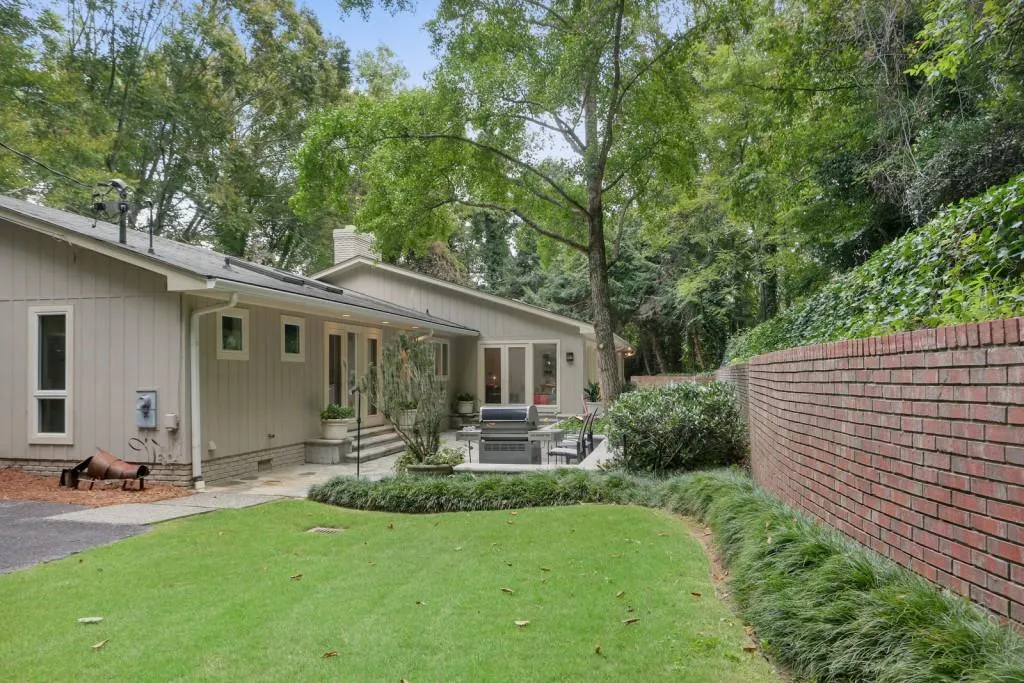 5234 Powers Ferry Road, Sandy Springs, Georgia 30327, 4 Bedrooms Bedrooms, ,3 BathroomsBathrooms,Residential,Sold,5234 Powers Ferry Road,6080092