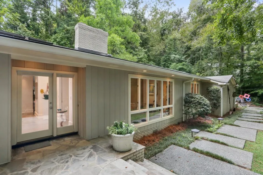 5234 Powers Ferry Road, Sandy Springs, Georgia 30327, 4 Bedrooms Bedrooms, ,3 BathroomsBathrooms,Residential,Sold,5234 Powers Ferry Road,6080092