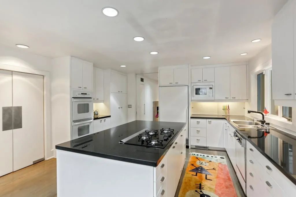 5234 Powers Ferry Road, Sandy Springs, Georgia 30327, 4 Bedrooms Bedrooms, ,3 BathroomsBathrooms,Residential,Sold,5234 Powers Ferry Road,6080092