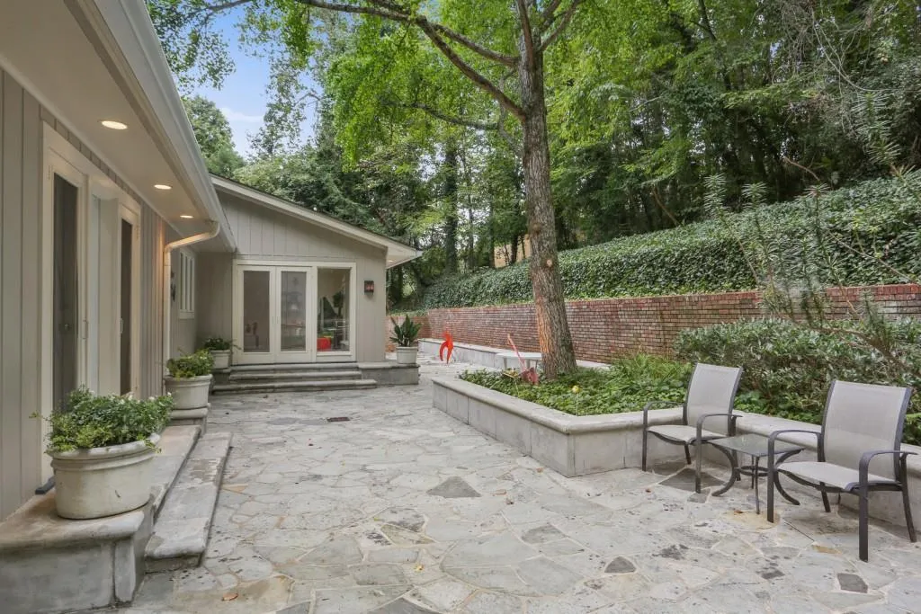 5234 Powers Ferry Road, Sandy Springs, Georgia 30327, 4 Bedrooms Bedrooms, ,3 BathroomsBathrooms,Residential,Sold,5234 Powers Ferry Road,6080092