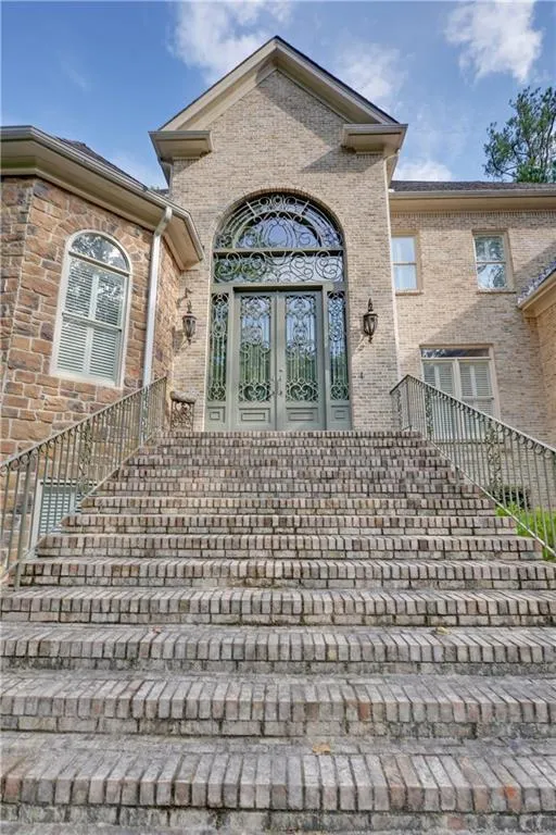 8315 Grogans Ferry Road, Sandy Springs, Georgia 30350, 5 Bedrooms Bedrooms, ,5 BathroomsBathrooms,Residential,Sold,8315 Grogans Ferry Road,5737486