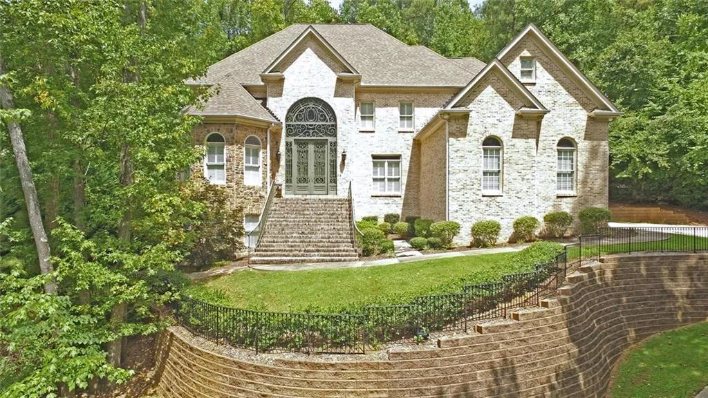 8315 Grogans Ferry Road, Sandy Springs, Georgia 30350, 5 Bedrooms Bedrooms, ,5 BathroomsBathrooms,Residential,Sold,8315 Grogans Ferry Road,5737486