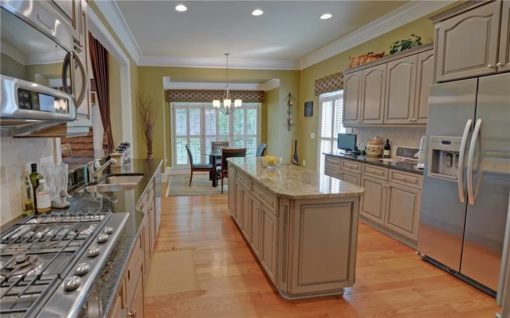 8315 Grogans Ferry Road, Sandy Springs, Georgia 30350, 5 Bedrooms Bedrooms, ,5 BathroomsBathrooms,Residential,Sold,8315 Grogans Ferry Road,5737486