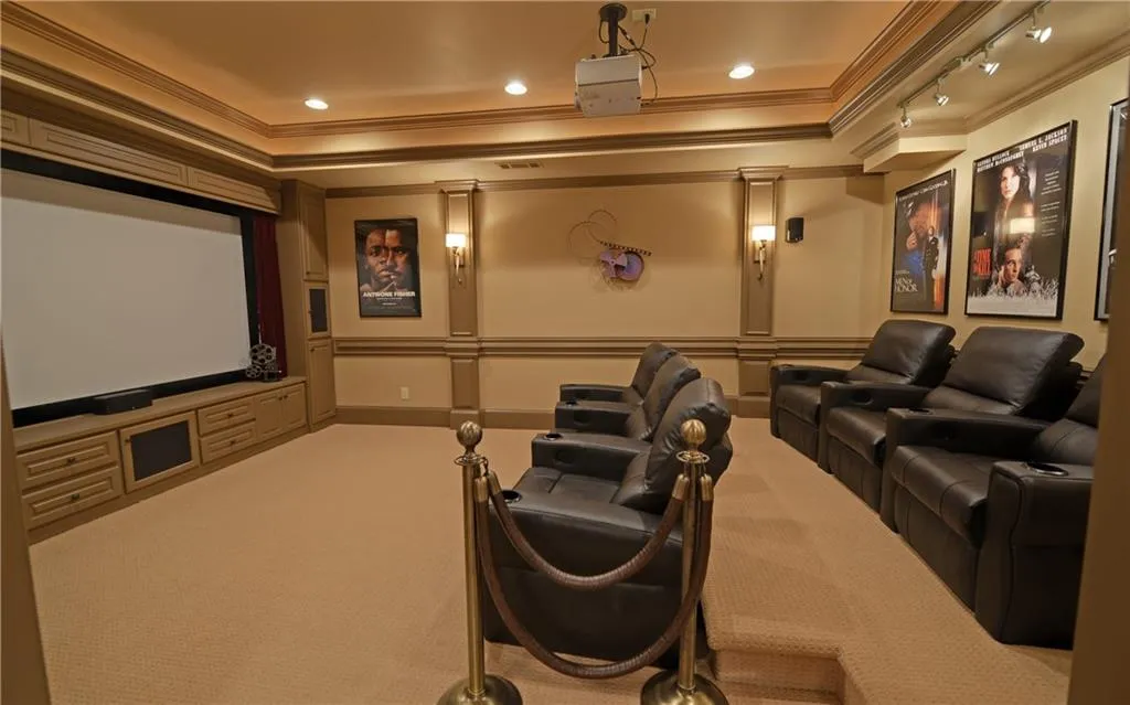 8315 Grogans Ferry Road, Sandy Springs, Georgia 30350, 5 Bedrooms Bedrooms, ,5 BathroomsBathrooms,Residential,Sold,8315 Grogans Ferry Road,5737486