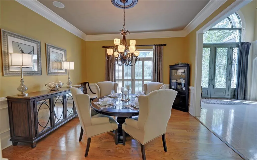 8315 Grogans Ferry Road, Sandy Springs, Georgia 30350, 5 Bedrooms Bedrooms, ,5 BathroomsBathrooms,Residential,Sold,8315 Grogans Ferry Road,5737486