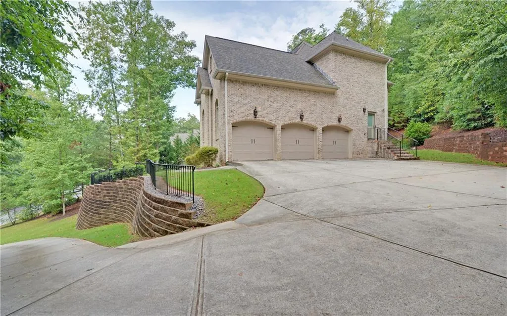 8315 Grogans Ferry Road, Sandy Springs, Georgia 30350, 5 Bedrooms Bedrooms, ,5 BathroomsBathrooms,Residential,Sold,8315 Grogans Ferry Road,5737486