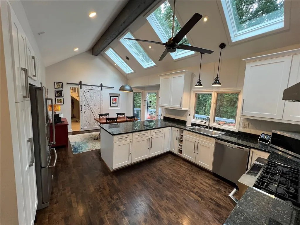 315 Skyridge Drive, Atlanta, Georgia 30350, 5 Bedrooms Bedrooms, ,4 BathroomsBathrooms,Residential,Sold,315 Skyridge Drive,7462723